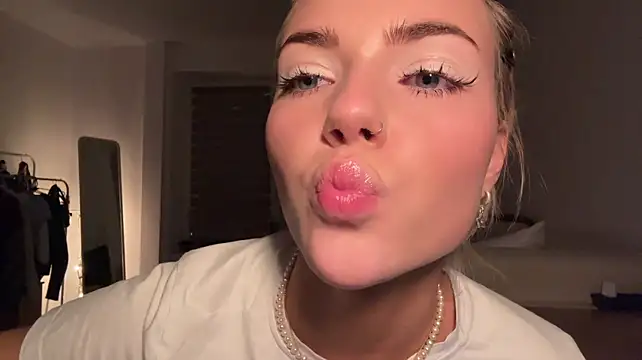 ChristelDuncombe's Webcam Show