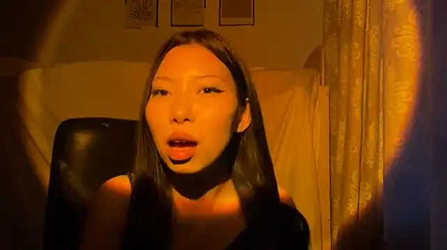SilvaAmsler's Live XXX Chat