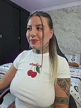 ElliWeaver's Live XXX Chat