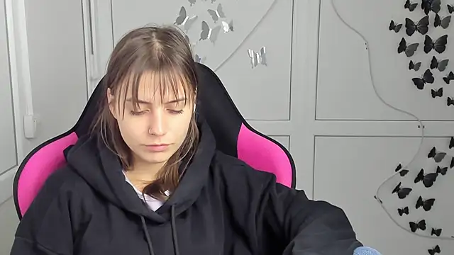 SoftBloomMira's Webcam Show