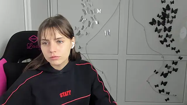 SoftBloomMira's Live XXX Chat