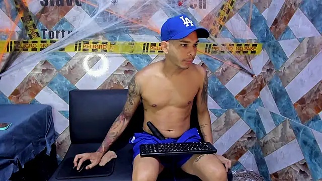 Morenojose01's Webcam Show