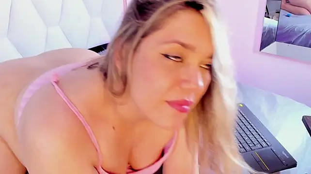Evelyn_15_'s Webcam Show