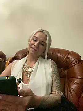 Moonflower_lily's Live XXX Chat