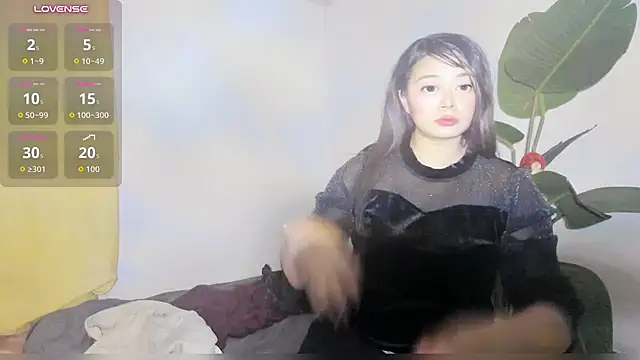 qinqinbaby's Live XXX Chat
