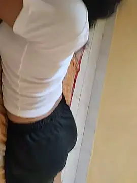 priya_mandaa's Webcam Show
