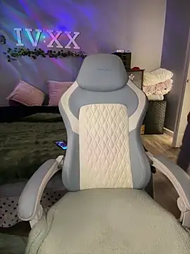 MiraKisss' Webcam Show