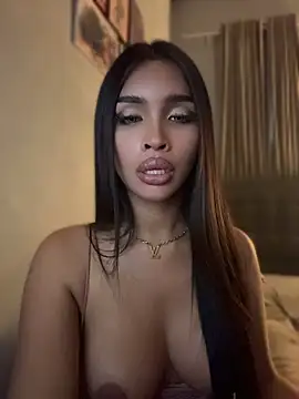 PrettyYoungHugeCockTS' Webcam Show