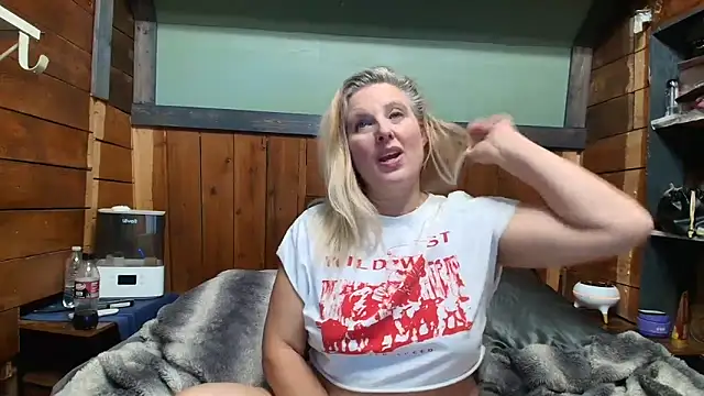 lisaxlovexxx 现场性爱视讯表演