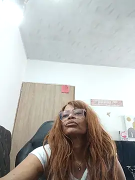 BustyMilf_'s Webcam Show