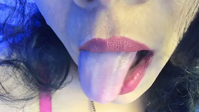 tarivishu11's Webcam Show