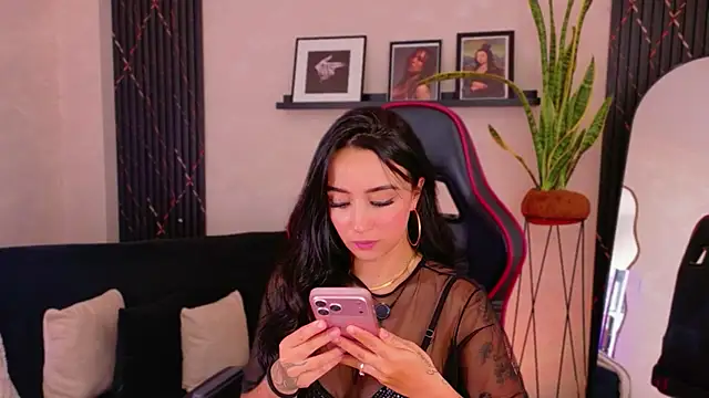 EmmyEvans1's Live XXX Chat
