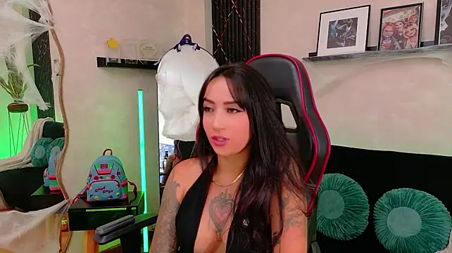 EmmyEvans1's Live XXX Chat