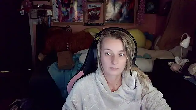 YourSecretGF963's Live XXX Chat