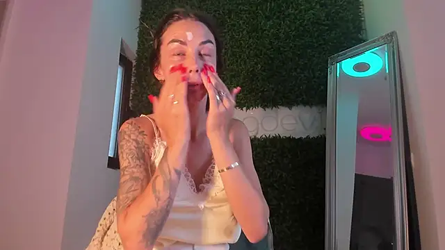 realhotfallingdevil's Live XXX Chat