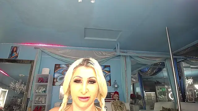ADRIANNA_FOX's Live XXX Chat