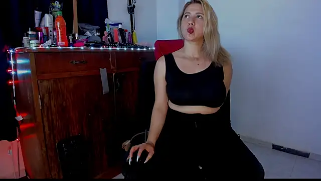 Liltildeman_moon's Live XXX Chat