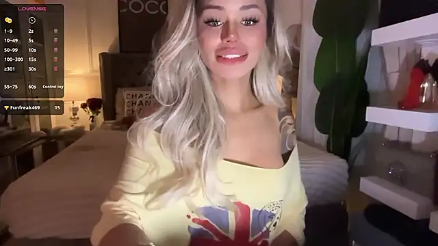ParisianDoll's Webcam Show