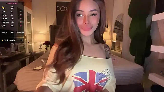 ParisianDoll's Webcam Show