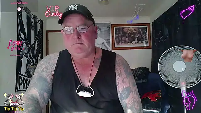 KINKYBLUEYES69's Webcam Show