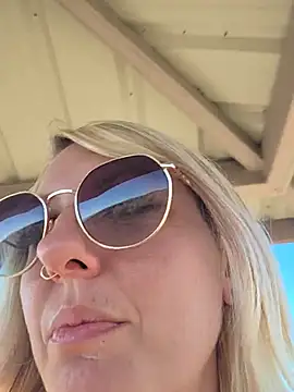 SheIsSomething's Webcam Show