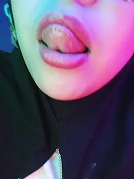 Elinaax 现场性爱视讯表演