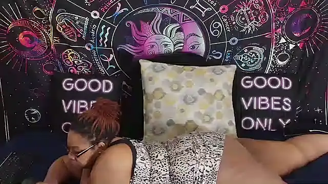 RENAESPLEASUREPALACE's Live XXX Chat