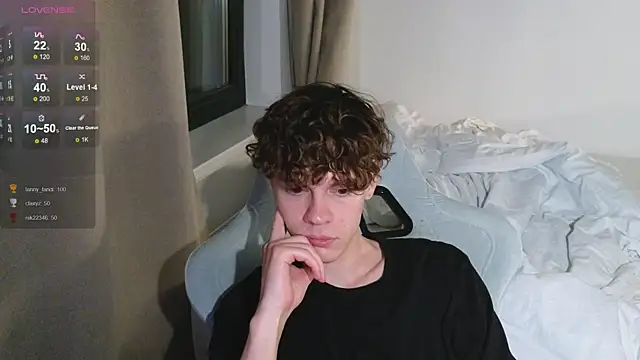 cute_thomas 现场性爱视讯表演