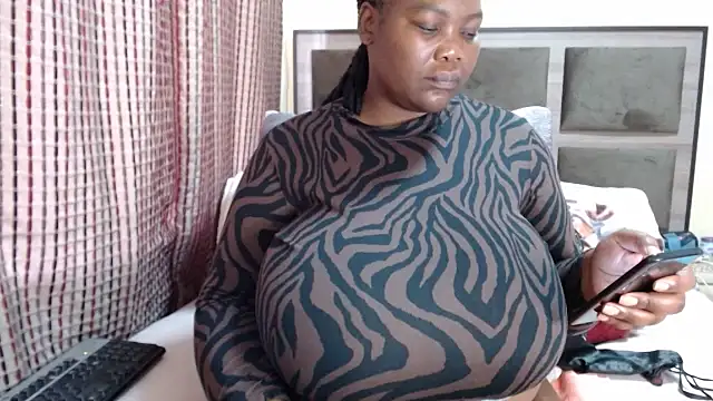 CHOCOLATEDARKBUSTYX's Live XXX Chat