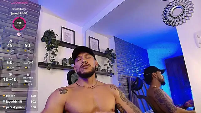 ARON_TAYLER01's Webcam Show