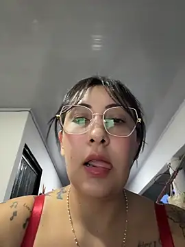 KittyObsession 现场性爱视讯表演