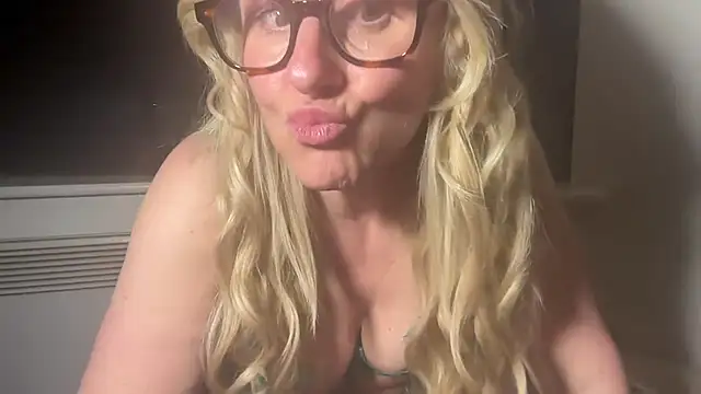 MelodyMaker_UK's Webcam Show