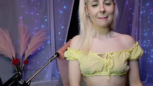 PetiteSweetFreak's Webcam Show