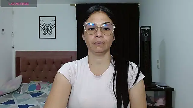 selena_ferri: διαδικτυακό σόου στην κάμερα