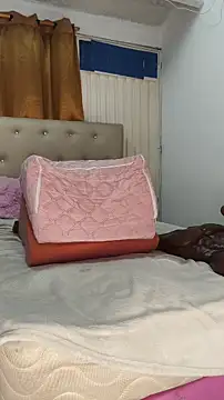 _JuliethSexy_: διαδικτυακό σόου στην κάμερα