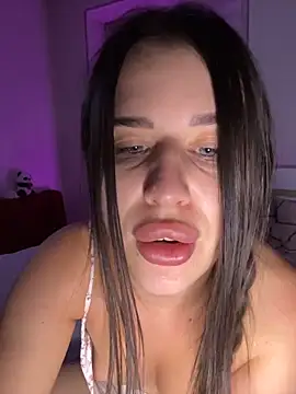 Lira_Fayeee 现场性爱视讯表演