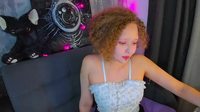 Senya_Sol 现场性爱视讯表演