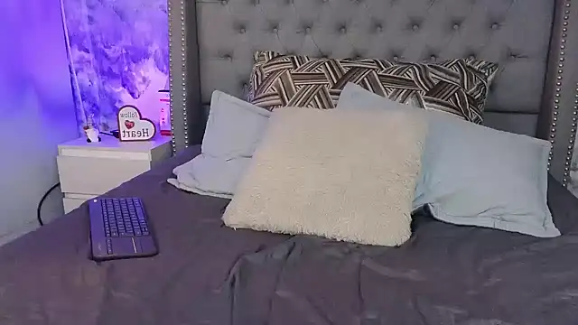 Shantal_Joness 现场性爱视讯表演