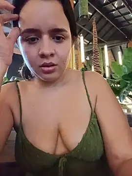 Julieth_hot-69 现场聊天室