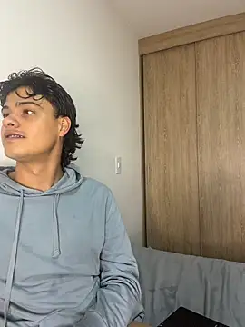AndresXXXSHOWS 现场聊天室