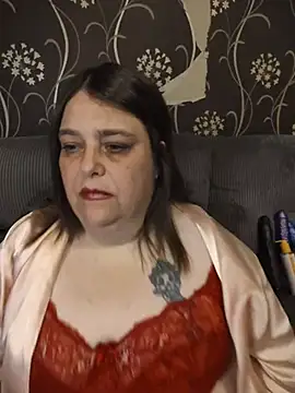 HousewifeMilf_Courtney 现场性爱视讯表演