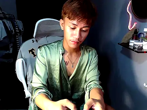 naughtyboyloy_0 现场性爱视讯表演