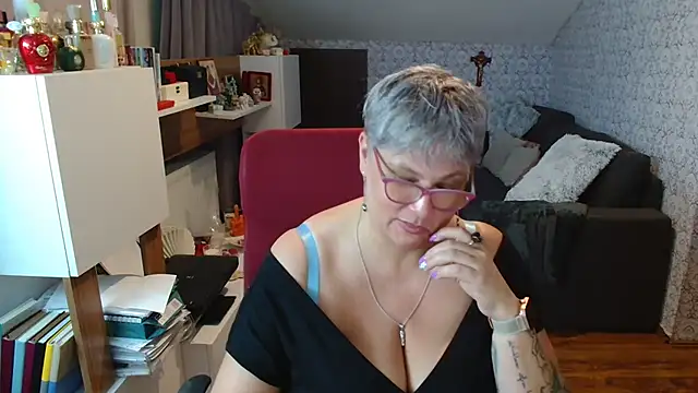 bigtits4you 现场性爱视讯表演