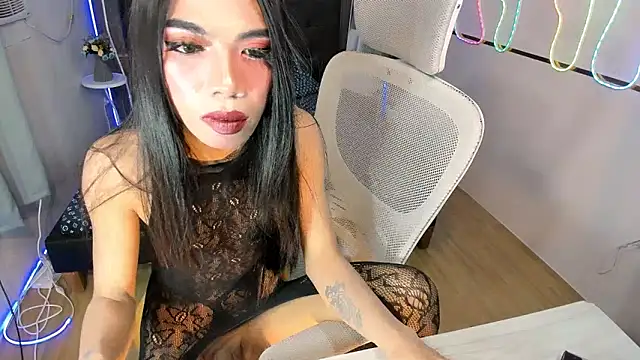 Alexa_therealhorsecock 现场性爱视讯表演