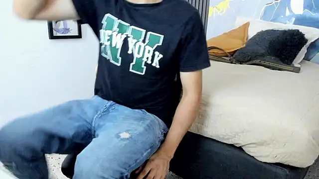 tommy_badboyy 现场性爱视讯表演