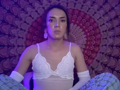 pearllatin 现场性爱视讯表演