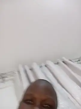 MINNYIRI 现场聊天室