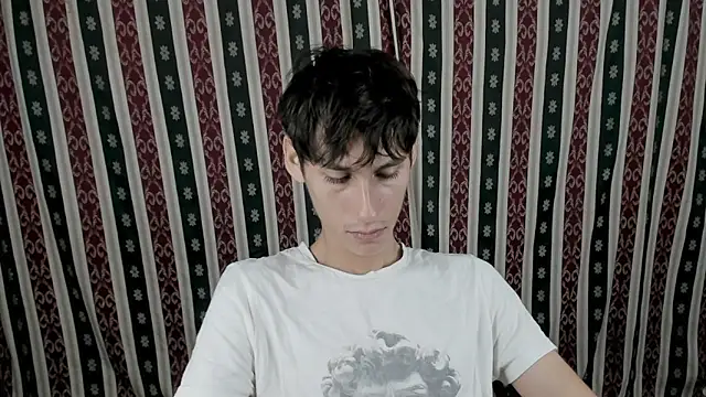 Skinny_Sebas 现场性爱视讯表演