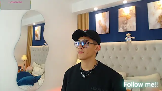 SalvadorFit 现场性爱视讯表演