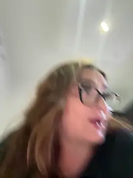 ANTONELLA_VIOLETA_ 现场聊天室